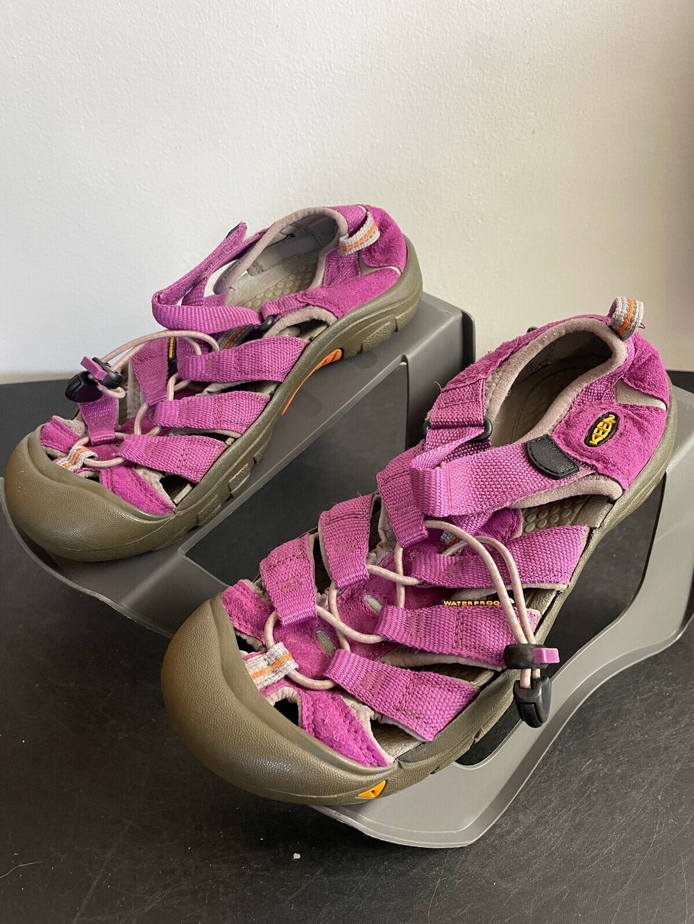 KEEN WATERPROOF SANDALS